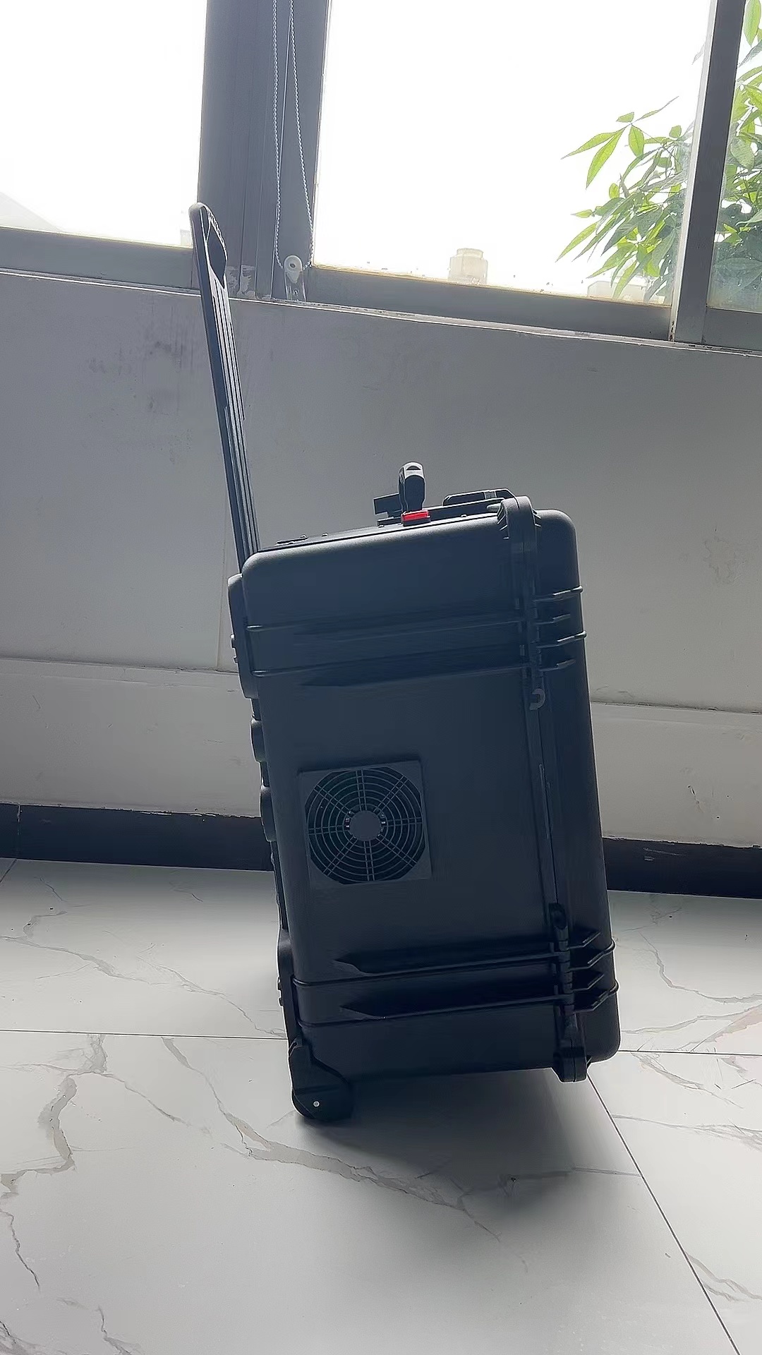 源汇手拉箱型移动通信干扰器